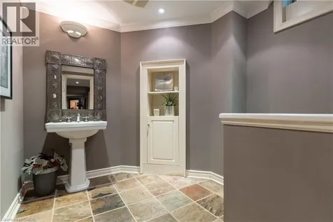 12 Pinto Drive Ancaster ON L9K 1L1