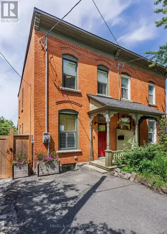 68 Upper Lorne Place Ottawa ON K1R 7G9
