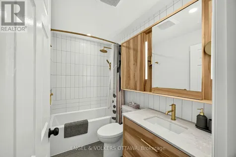 68 Upper Lorne Place Ottawa ON K1R 7G9
