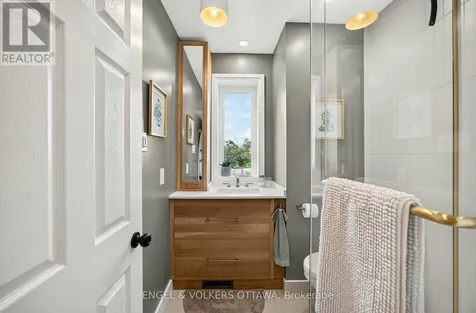 68 Upper Lorne Place Ottawa ON K1R 7G9