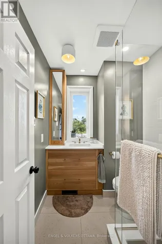68 Upper Lorne Place Ottawa ON K1R 7G9