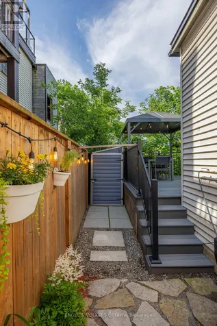 68 Upper Lorne Place Ottawa ON K1R 7G9