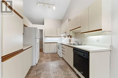24 Grand Cedar Court Ottawa ON K2S 1C8