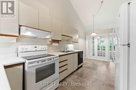 24 Grand Cedar Court Ottawa ON K2S 1C8