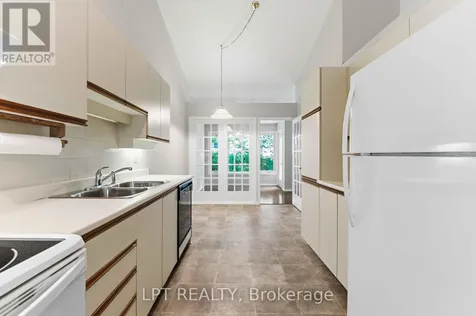 24 Grand Cedar Court Ottawa ON K2S 1C8