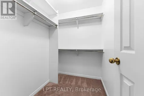 24 Grand Cedar Court Ottawa ON K2S 1C8