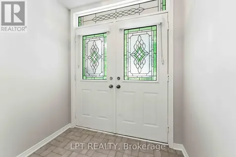 24 Grand Cedar Court Ottawa ON K2S 1C8