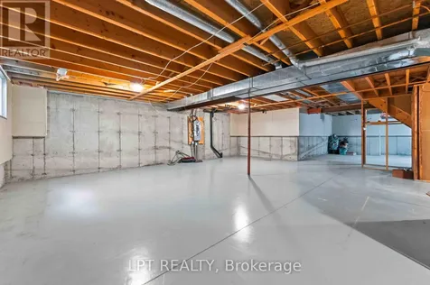 24 Grand Cedar Court Ottawa ON K2S 1C8
