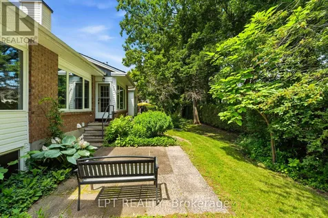 24 Grand Cedar Court Ottawa ON K2S 1C8