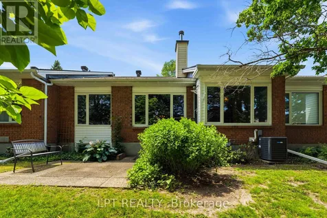 24 Grand Cedar Court Ottawa ON K2S 1C8