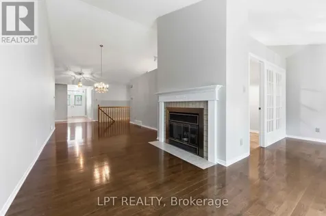 24 Grand Cedar Court Ottawa ON K2S 1C8