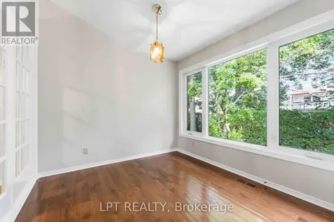 24 Grand Cedar Court Ottawa ON K2S 1C8