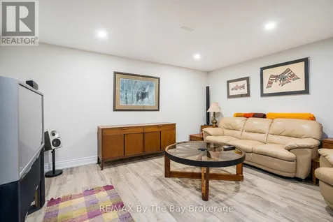 38 Willow Drive Tiny ON L0L 1P1