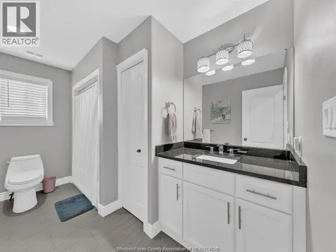 1524 Inverness Avenue Windsor ON N8P 0B1
