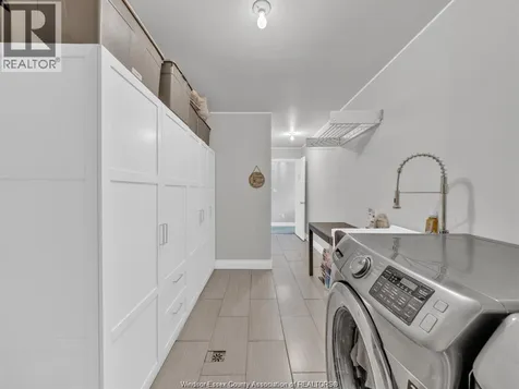 1524 Inverness Avenue Windsor ON N8P 0B1
