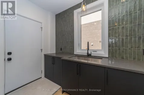 19 Monk Street Ottawa ON K1S 3Y7