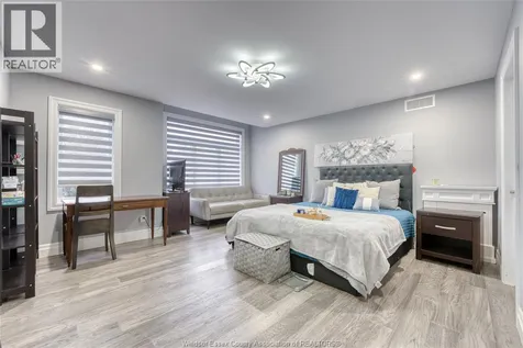 735 Cabana Road West Windsor ON N9G 1B5