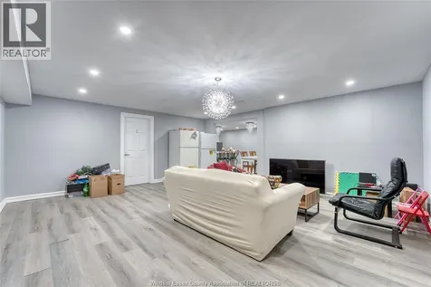 735 Cabana Road West Windsor ON N9G 1B5