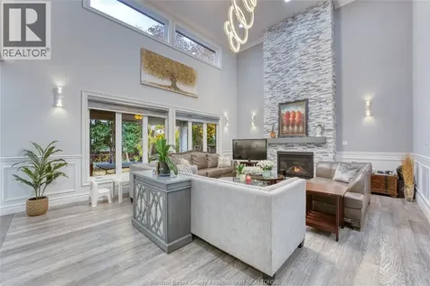 735 Cabana Road West Windsor ON N9G 1B5