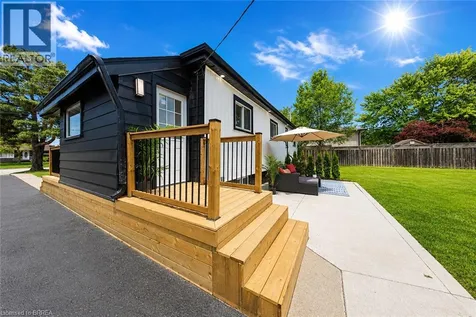 92 Fairview Drive Brantford ON N3R 2W9