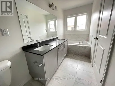 33 Macpherson Street Whitby ON L1P 0N4