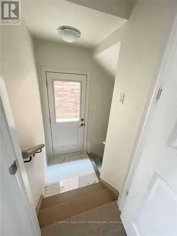 33 Macpherson Street Whitby ON L1P 0N4