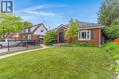805 Rockway Drive Kitchener ON N2G 3B6