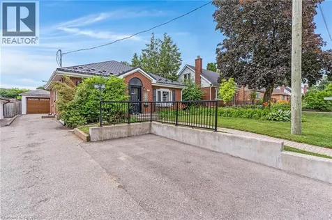 805 Rockway Drive Kitchener ON N2G 3B6