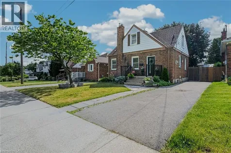 43 Woodbridge Road Hamilton ON L8K 3C8