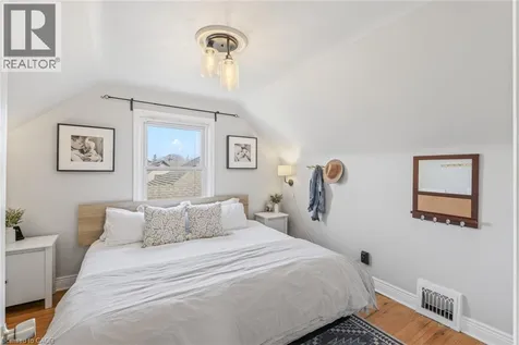 43 Woodbridge Road Hamilton ON L8K 3C8