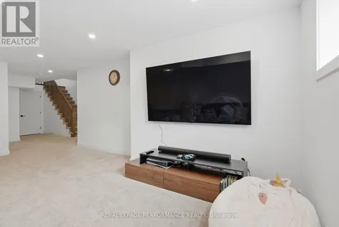 602 Cordelette Circle Ottawa ON K1W 0P7
