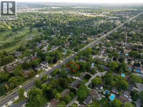 740 Cabana Rd W Windsor ON N9G 1B4
