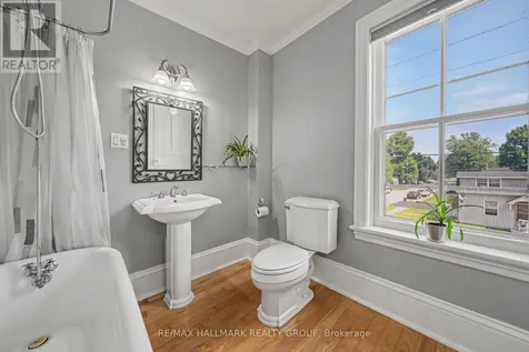 98 Drummond Street East Perth ON K7H 1H1