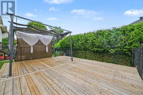 218 Rolling Meadow Crescent Ottawa ON K1W 0B1