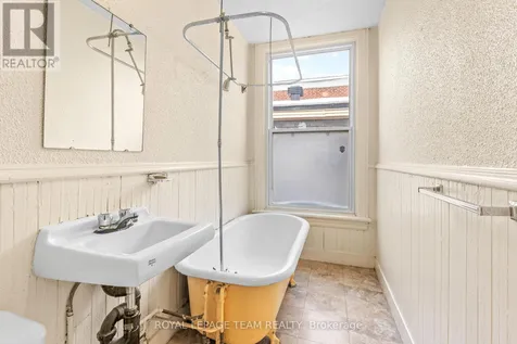 498 Gladstone Avenue Ottawa ON K1R 5N8