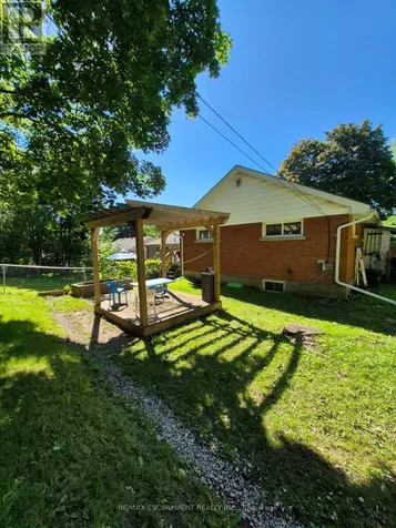 76 Glenview Avenue Cambridge ON N1R 2W2
