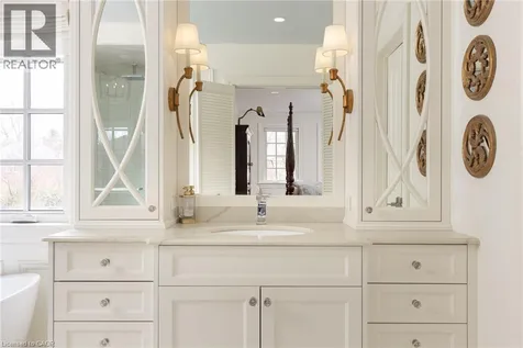 392 Aspen Forest Drive Oakville ON L6J 6H5