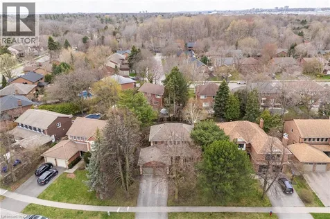 392 Aspen Forest Drive Oakville ON L6J 6H5