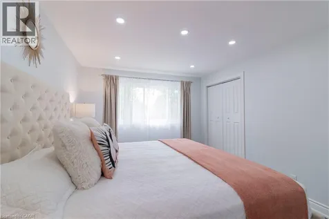 304 Greenfield Avenue Kitchener ON N2C 1E1