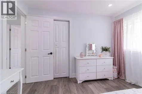 304 Greenfield Avenue Kitchener ON N2C 1E1