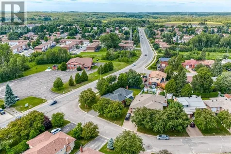 1902 Overbrook Crescent Sudbury ON P3A 5H6