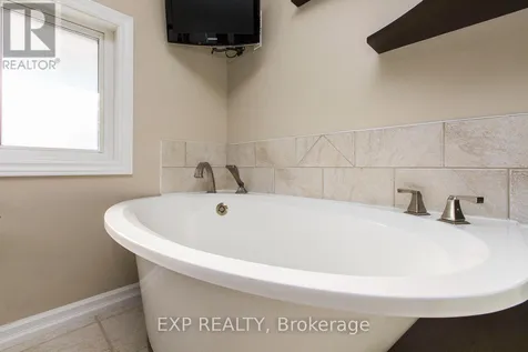 28 Appleford Street Ottawa ON K1J 6T9