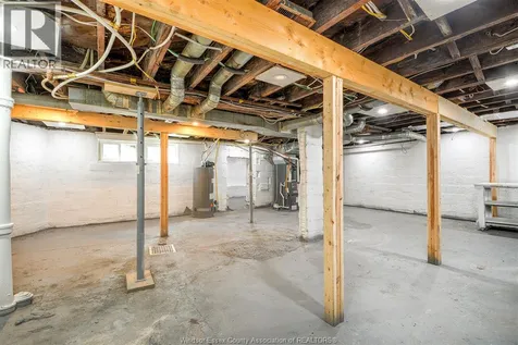 1484 Victoria Avenue Windsor ON N8X 1P3
