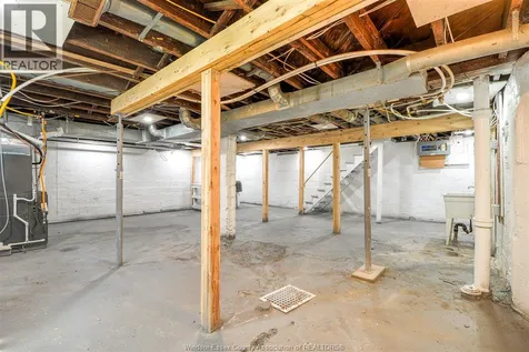1484 Victoria Avenue Windsor ON N8X 1P3