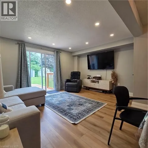 158 Newbury Drive Kitchener ON N2N 2N8