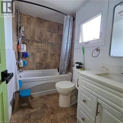 158 Newbury Drive Kitchener ON N2N 2N8