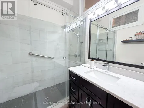 12 East Avenue St. Thomas ON N5R 3S8