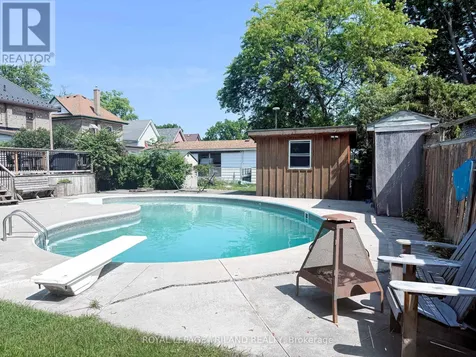 12 East Avenue St. Thomas ON N5R 3S8