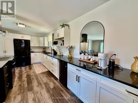 23 Doran Road Petawawa ON K8H 1P8