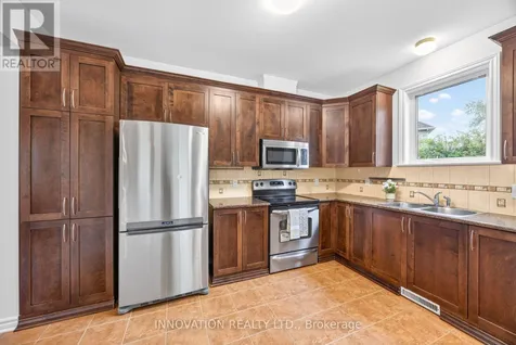 160 Hillman Marsh Way Ottawa ON K1T 0A8
